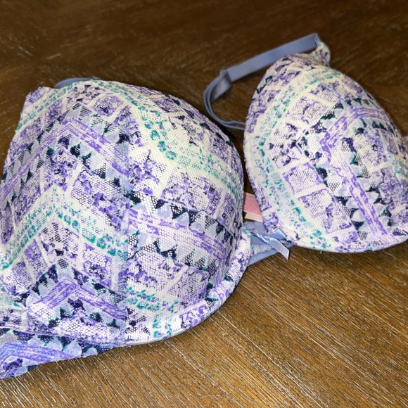 Victoria’s Secret Push-Up Bra - Picture 2 of 8